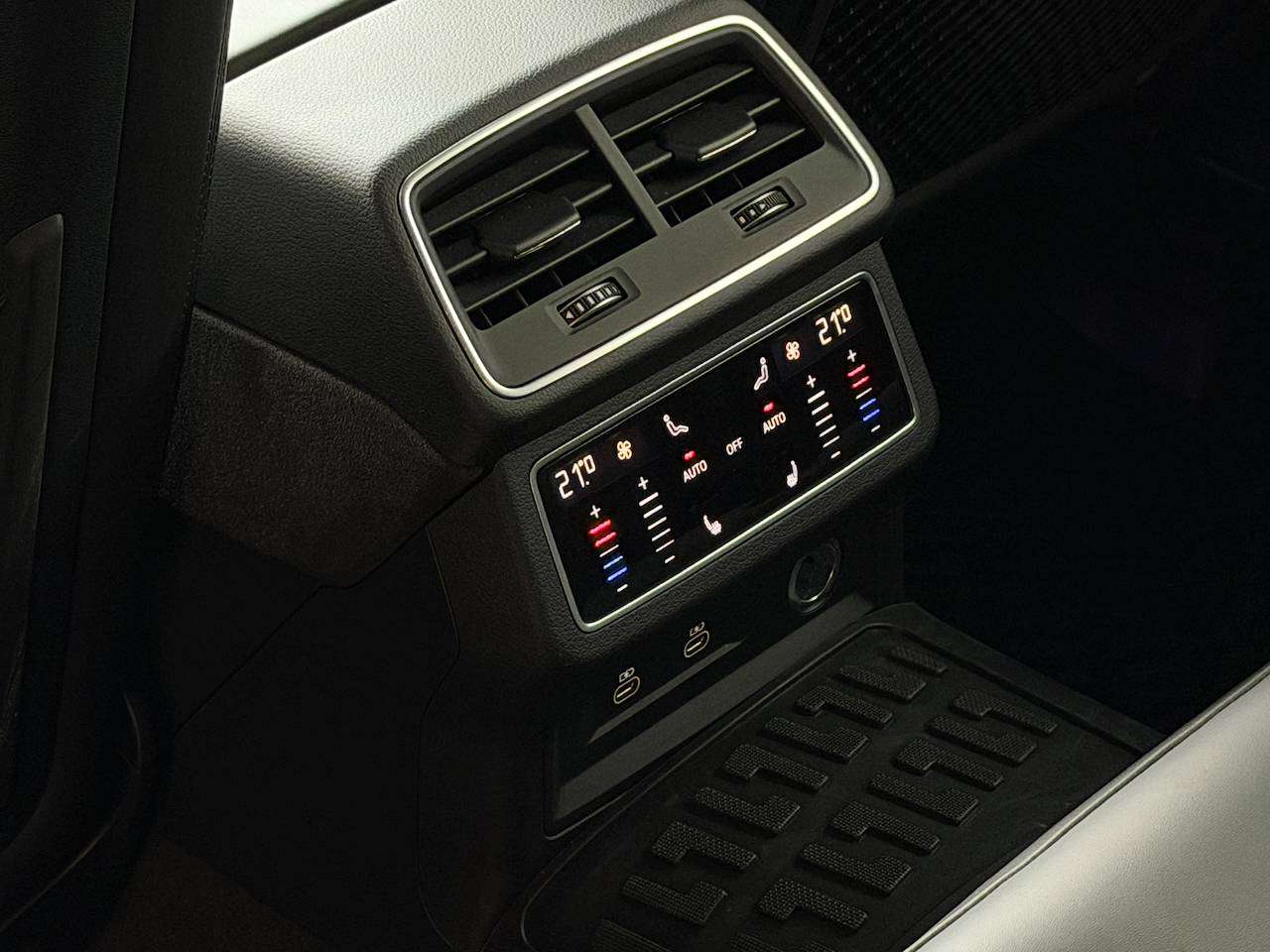 Audi RS6 QUATTRO FULL OPTION COMPLETE AKRAPOVIČ UNIEK — foto 14 van 21