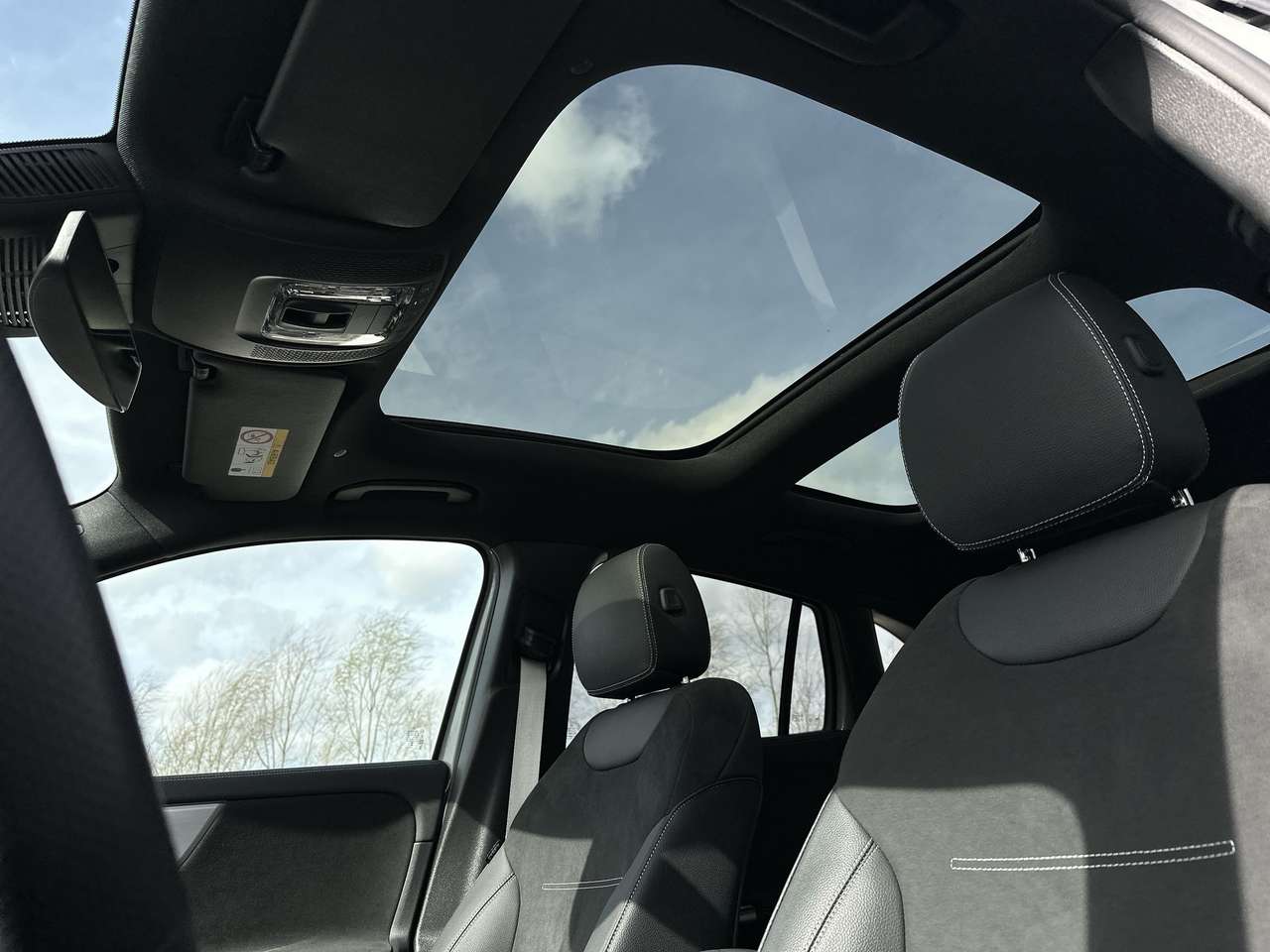 Mercedes-Benz GLA 200 AMG Line Pano dak Nightpakket 20" multi spaaks — foto 12 van 19