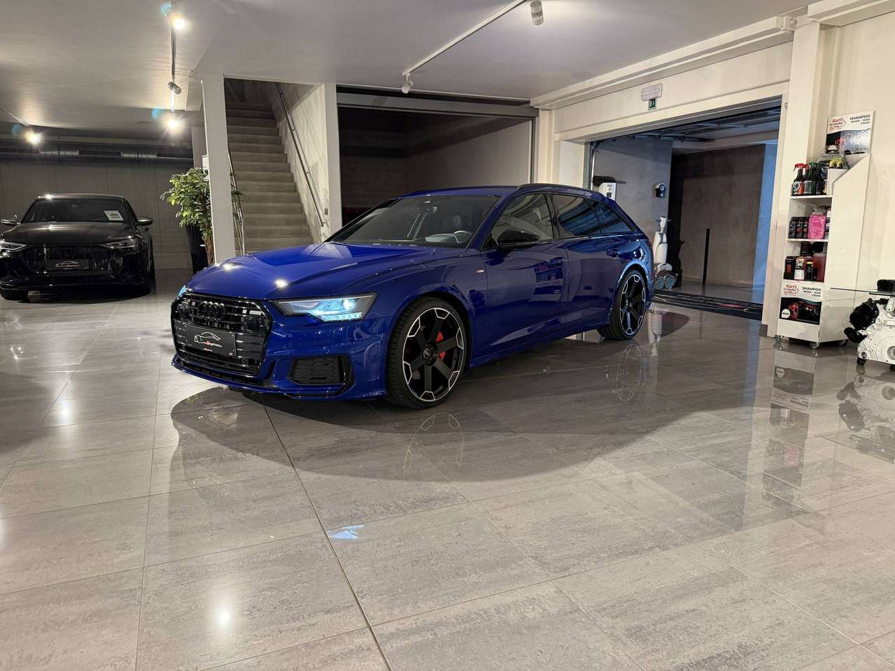 Audi A6 45TFSI 265PK QUATTRO * KLEUR EXCLUSIVE ULTRA BLAUW PAREL * BLACK PACK * 3X S-LINE * CAMERA * LED * TREKHAAK * 21" * — foto 17 van 24