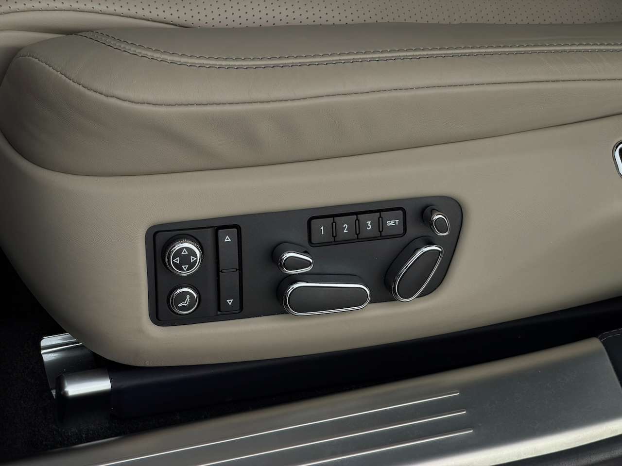 Bentley Flying Spur 4.0 V8 MULLINER FULL HISTORY — foto 12 van 15