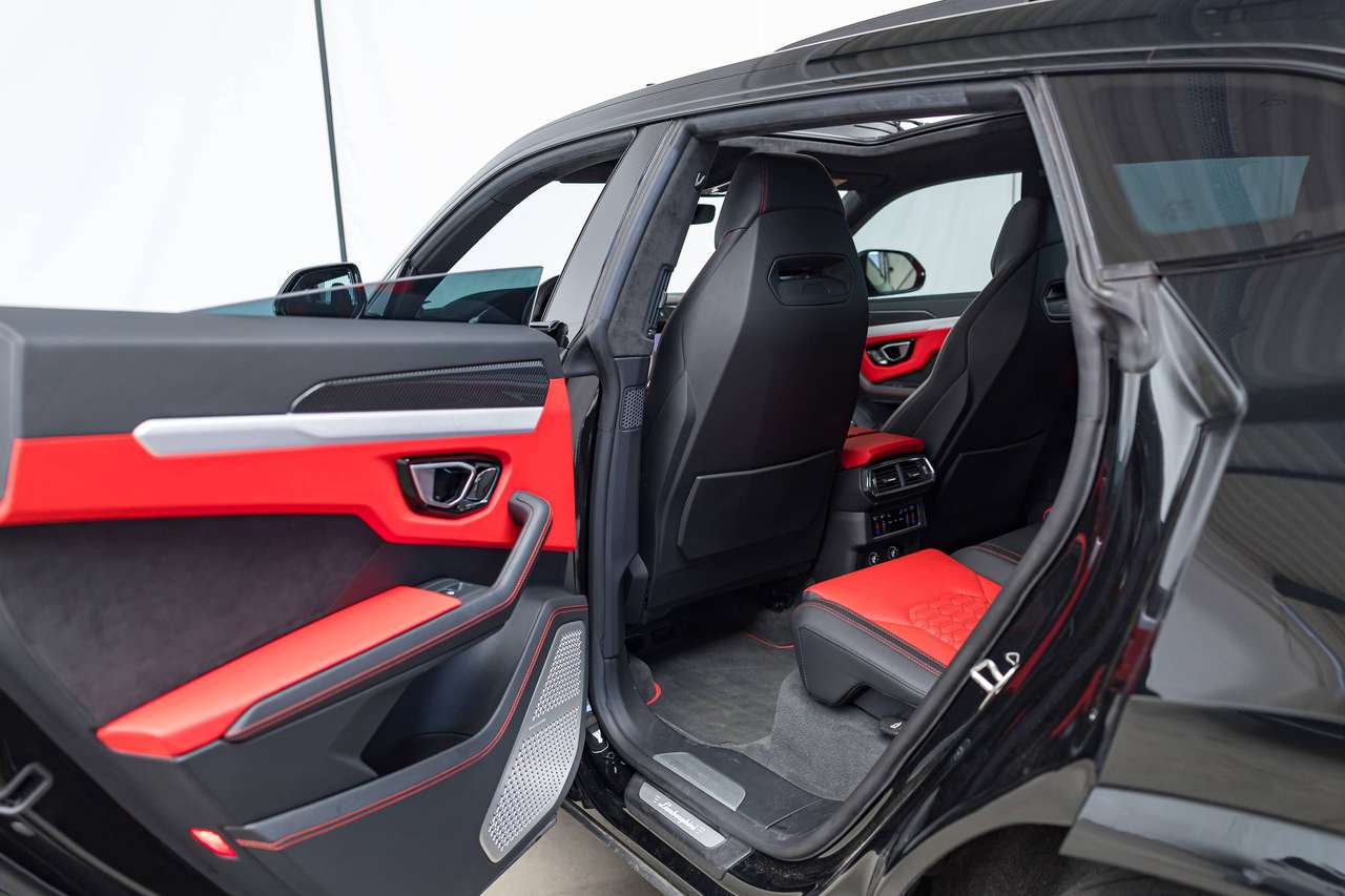 Lamborghini Urus 4.0 BITURBO V8|LUKAKU FIRST OWNER|NIGHT VISION|360°|BANG&OLUFSEN|MASSAGE|HEAD-UP|ZETELVERW.+KOELING|CARBON|REAR WHEEL ST. — foto 16 van 25