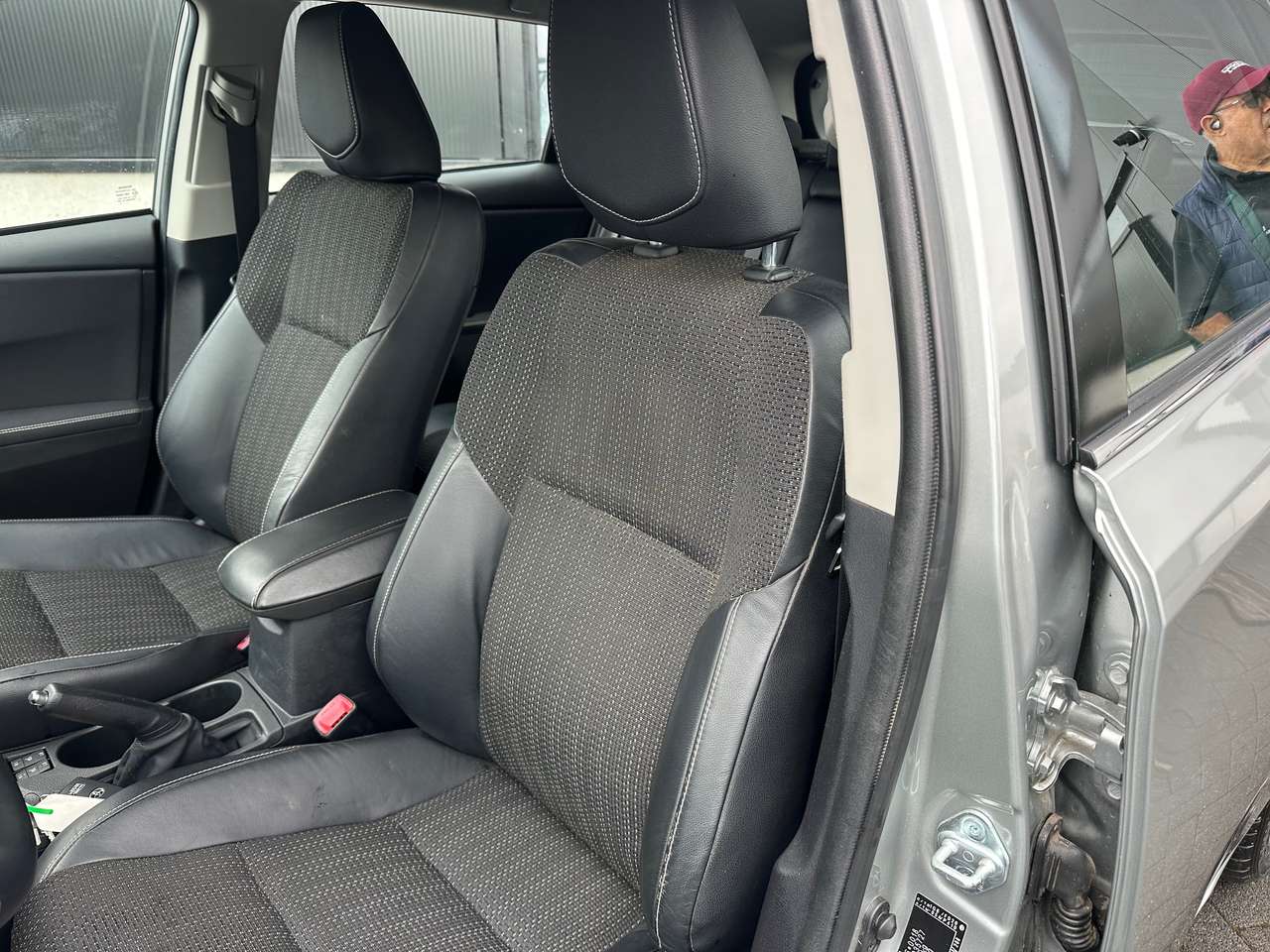 Toyota Auris 1.8i Hybride  HSD Premium CVT 20000km — foto 9 van 18