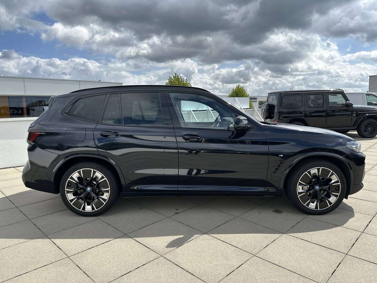 BMW iX3 iX3 80 kWh M-pakket Harman Kardon Driving Assist professional — foto 3 van 19