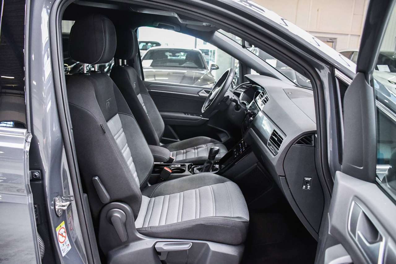 Volkswagen Touran Touran 1.5 TSI R-Line 7pl DSG - NAVIGATIE / TREKHAAK / CAMERA / SMARTLINK / BLIS / ACC / PDC — foto 6 van 22