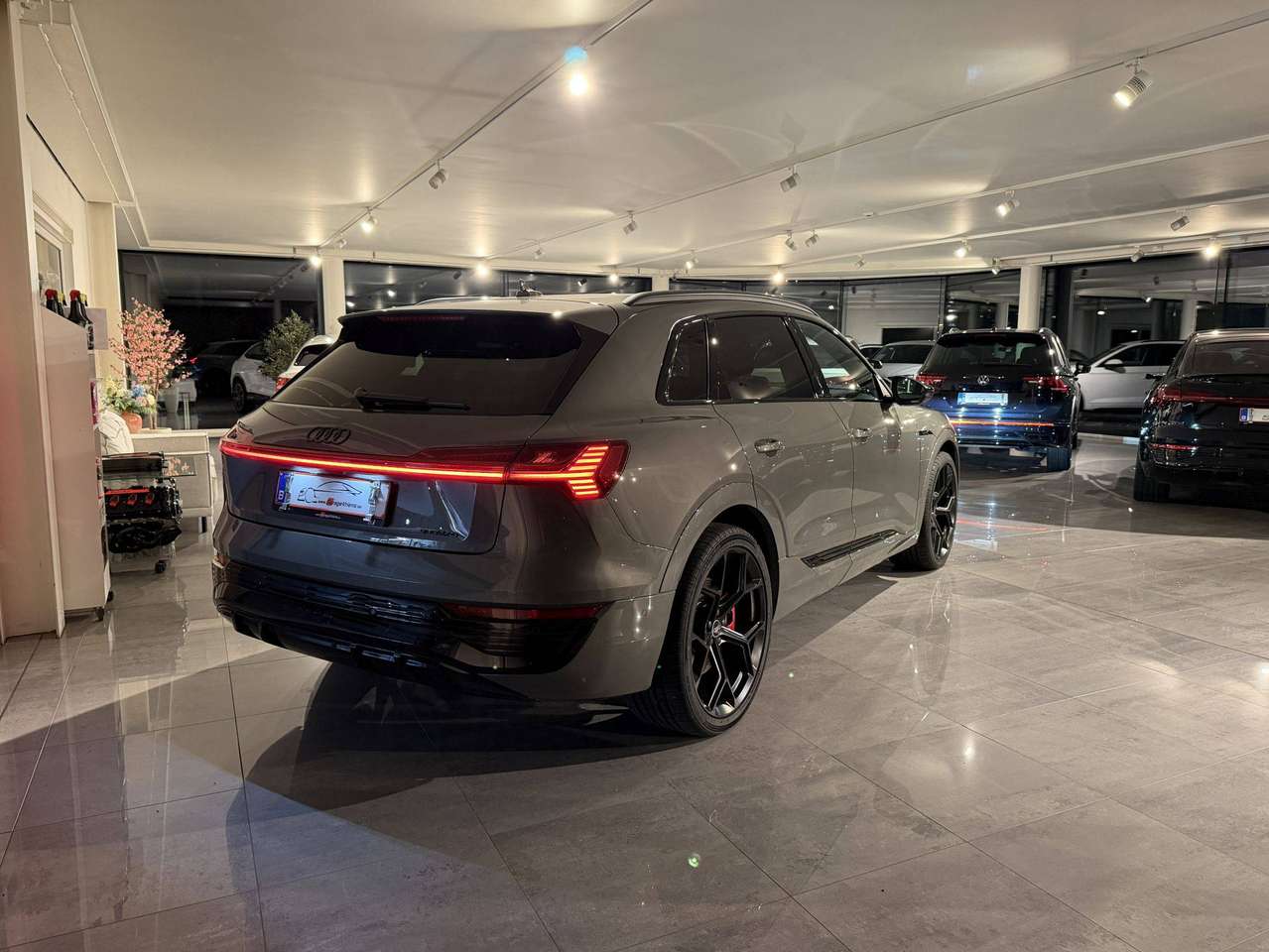 Audi Q8 e-tron 340PK QUATTRO * 3x S-LINE * CAMERA * EXCLUSIVE RED PACK * 22" * MATRIX * STANDVERWARMING * BLACK PACK * — foto 20 van 24
