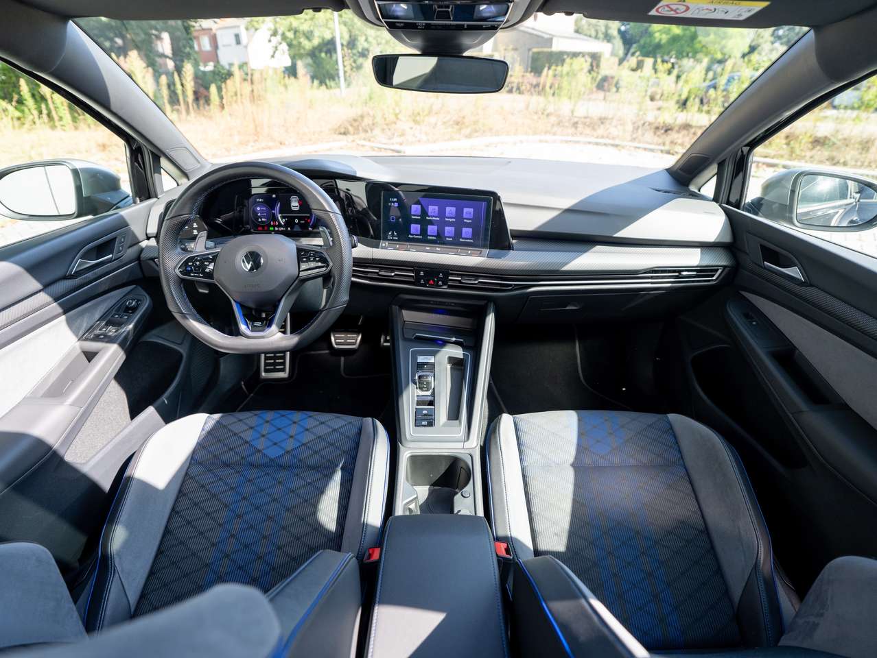 Volkswagen Golf R Golf 8 R - PANO/PERFORMANCE PACK/IQ-LIGHT/BLACKSTYLE/ZETELVERWARMING/DRIFT MODUS — foto 15 van 25