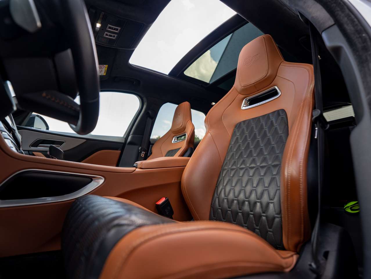 Jaguar F-Pace F-Pace SVR 5.0 V8 AWD LICHTE VRACHT/DEALER SERVICED/PRE OPF/1ST BE OWNER — foto 18 van 25