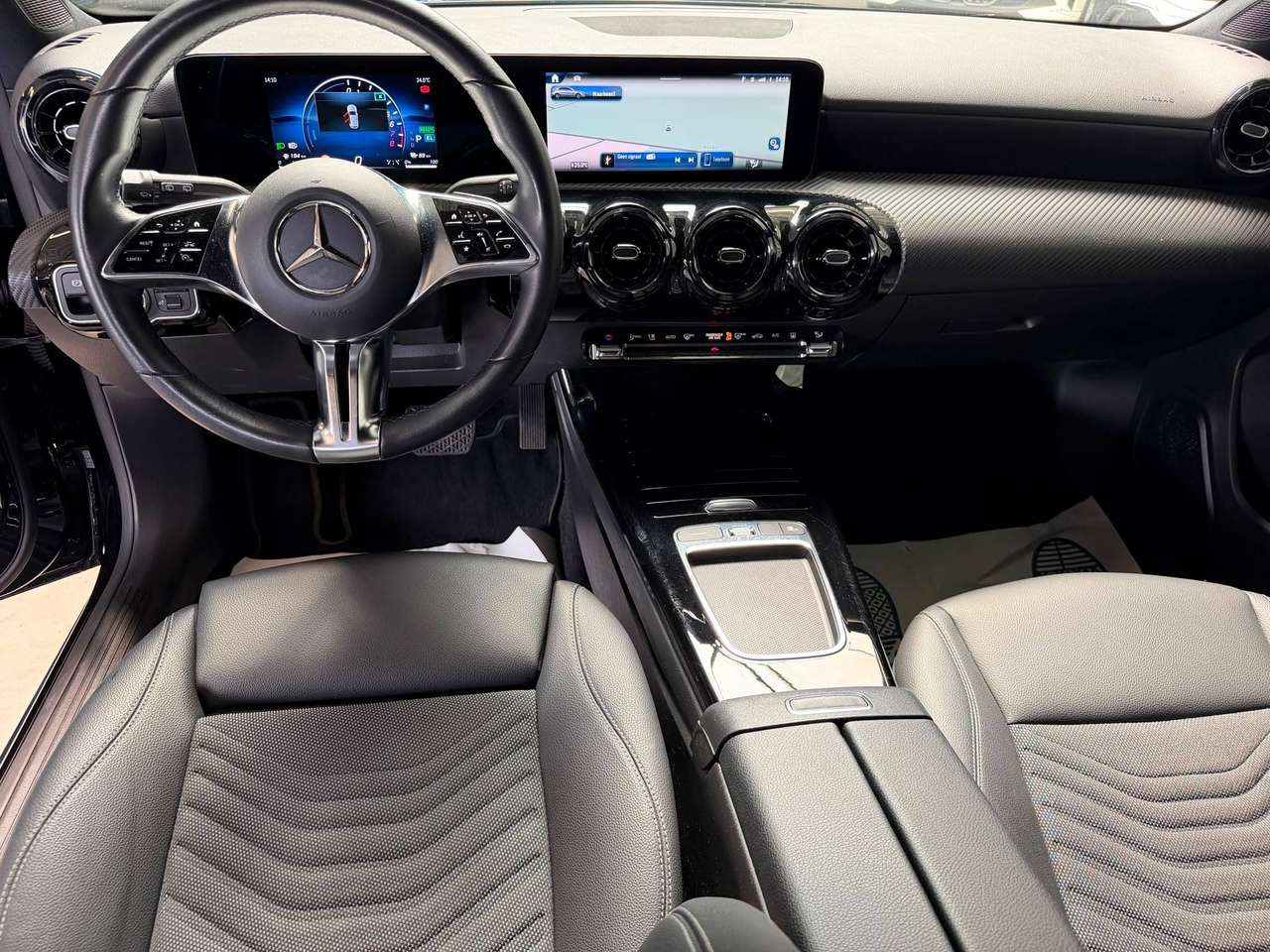Mercedes-Benz A 250 A 250 e PHEV Business Line — foto 9 van 16