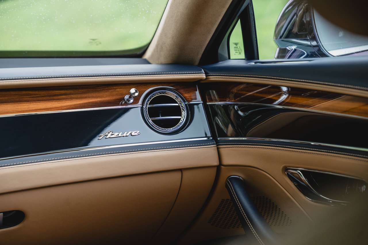 Bentley Flying Spur AZURE HYBRID - 4 SEAT - TOURING SPECIFICATION — foto 23 van 25