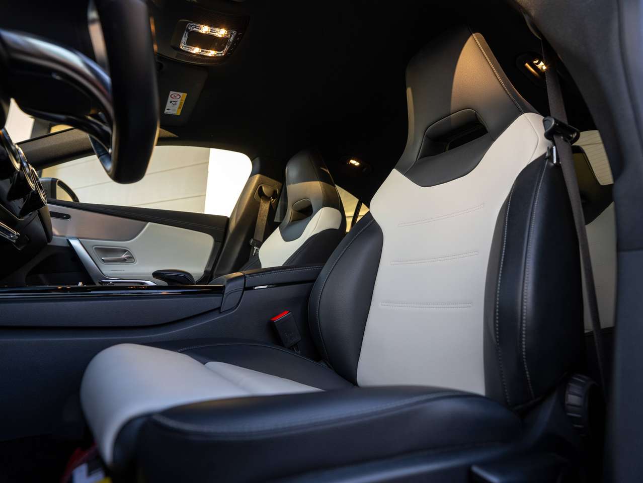 Mercedes-Benz CLA 180 Automaat | Keyless | Airco | Cruise control | Camera — foto 11 van 25