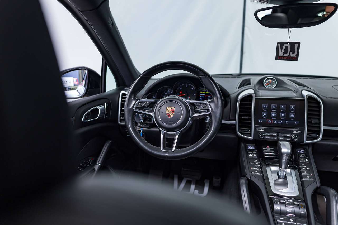 Porsche Cayenne PLATINUM EDITION|LUCHTGEVEERD|BOSE SOUND SYSTEM|PANO|CAMERA|WEGKLAPBARE TREKHAAK|SPORTCHRONO|LA|CC| — foto 17 van 25