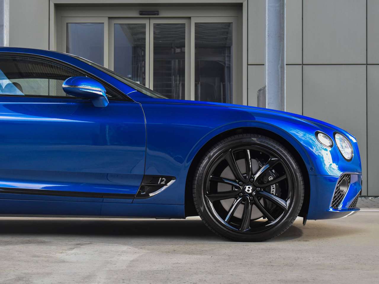 Bentley Continental GT 6.0 BiTurbo W12 / New Model / Sequin Blue / Full History — foto 24 van 25