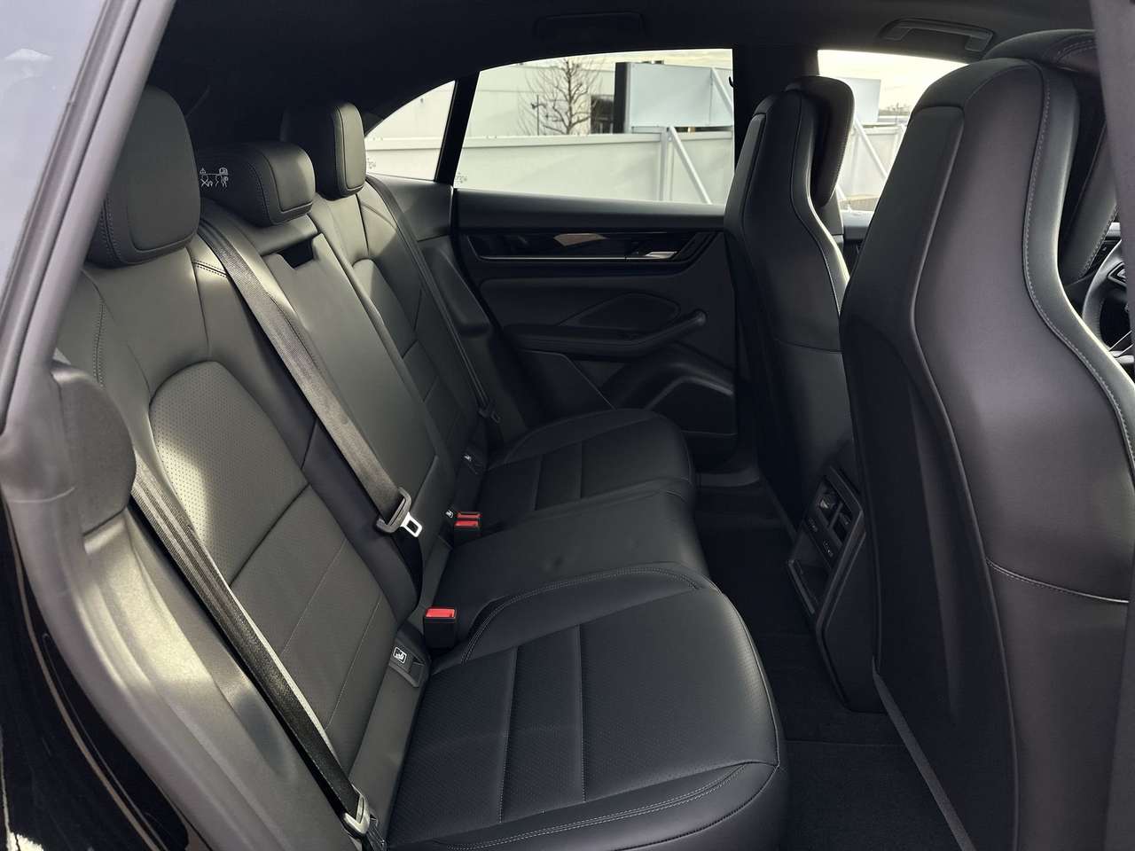 Porsche Macan 4ELEK/21"/PANODAK/TREKH/LEDER/ADAPT SNELHEIDSREG — foto 12 van 19