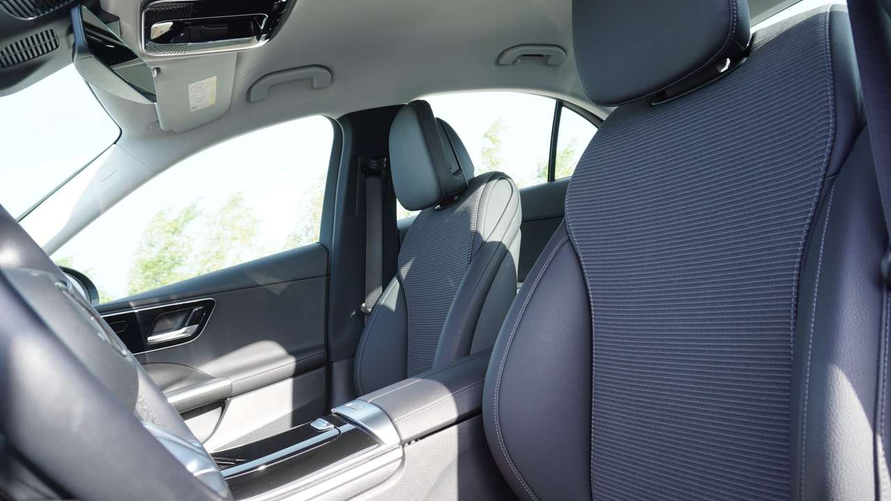 Mercedes-Benz C 180 Luxury Line Dodehoek Camera Smartphone Navi — foto 11 van 16