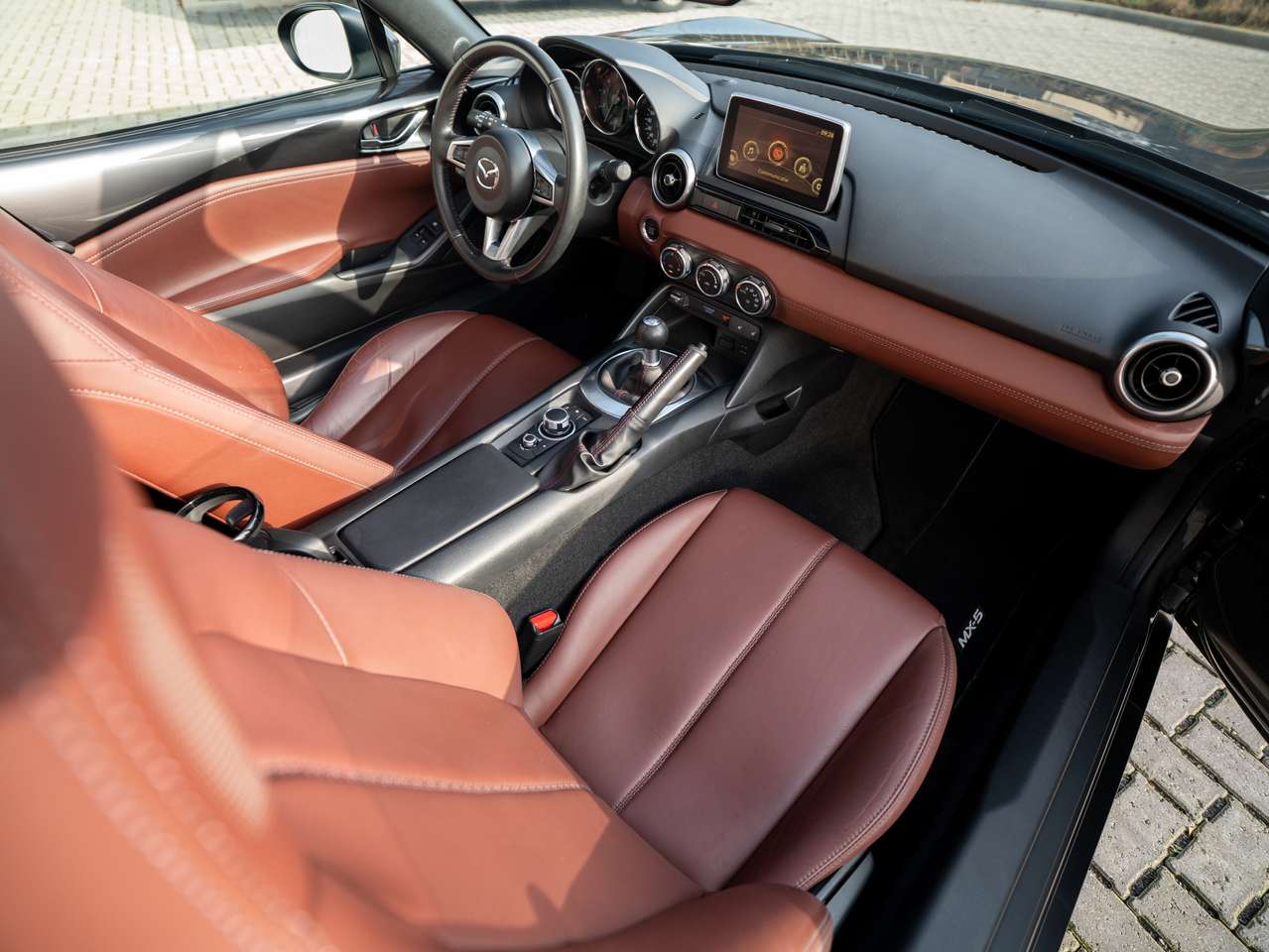 Mazda MX-5 MX-5 2.0i HARDTOP/NEW CONDITION/BOSE — foto 11 van 20