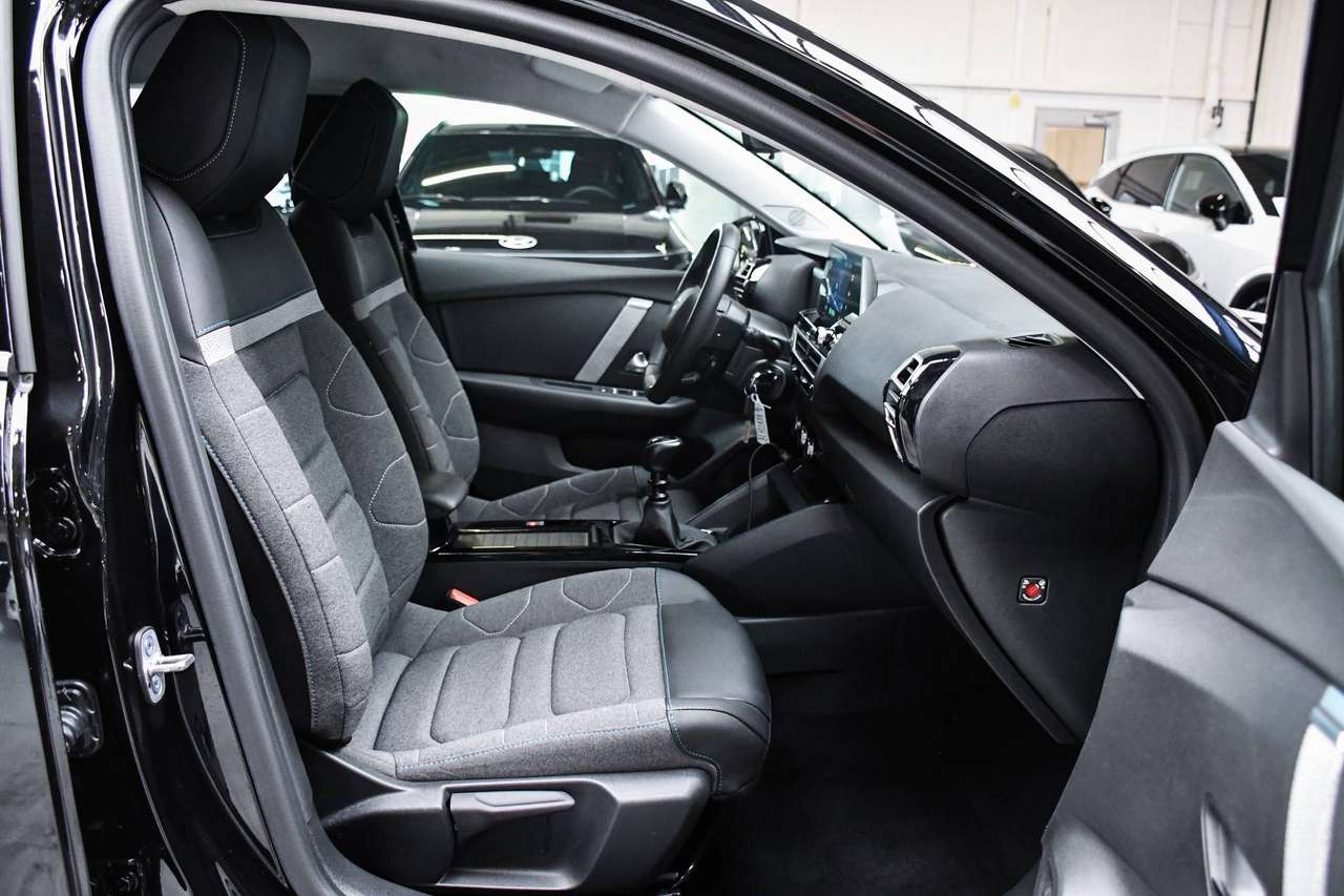 Citroen C4 C4 1.2 PureTech Feel - NAVIGATIE VIA SMARTLINK / CAMERA / PDC / CC / AIRCO — foto 6 van 17