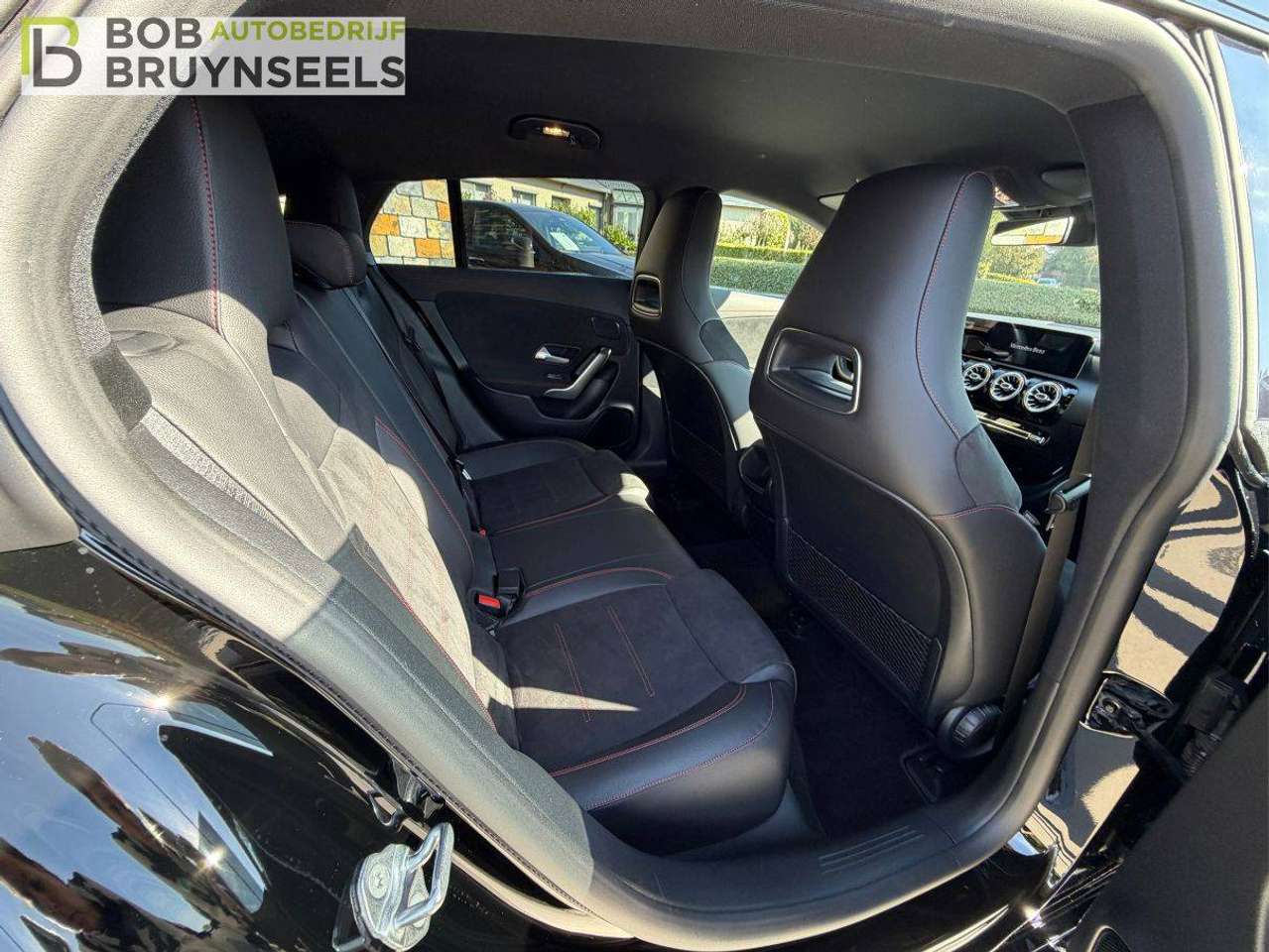 Mercedes-Benz CLA 180 | AMG line | Nightpakket | Camera | Sfeerverlichting | Sound System — foto 14 van 25