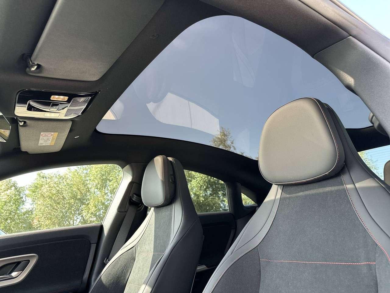 Mercedes-Benz CLA 250 + ELECTRIC AMG Line Head-up 19" Premium Plus pakket — foto 12 van 19