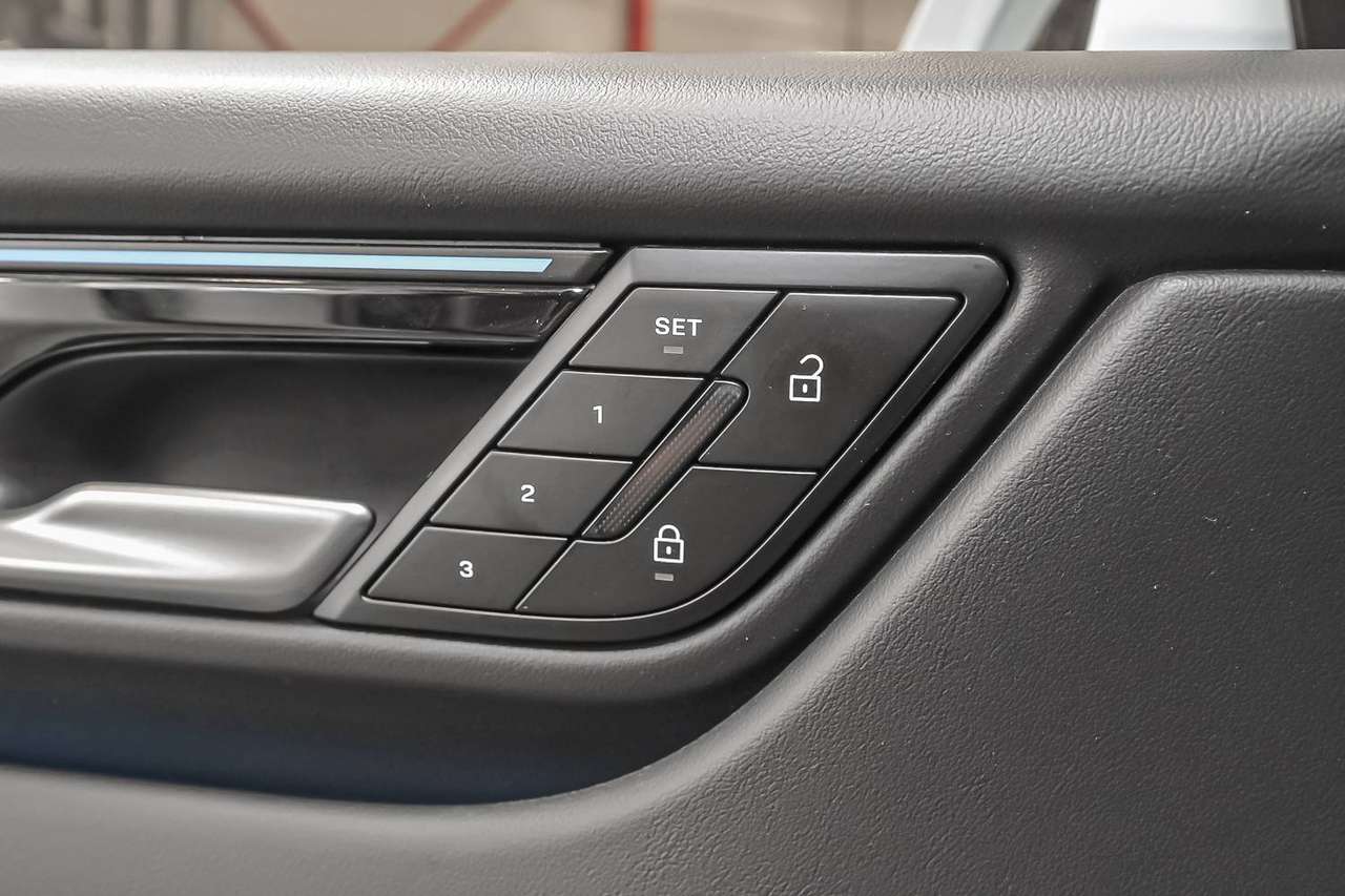 Porsche Macan Porsche Macan 4 – Performance Battery Plus – 22” Macan Sport – Luchtvering – Achterasbesturing – InnoDrive — foto 20 van 25