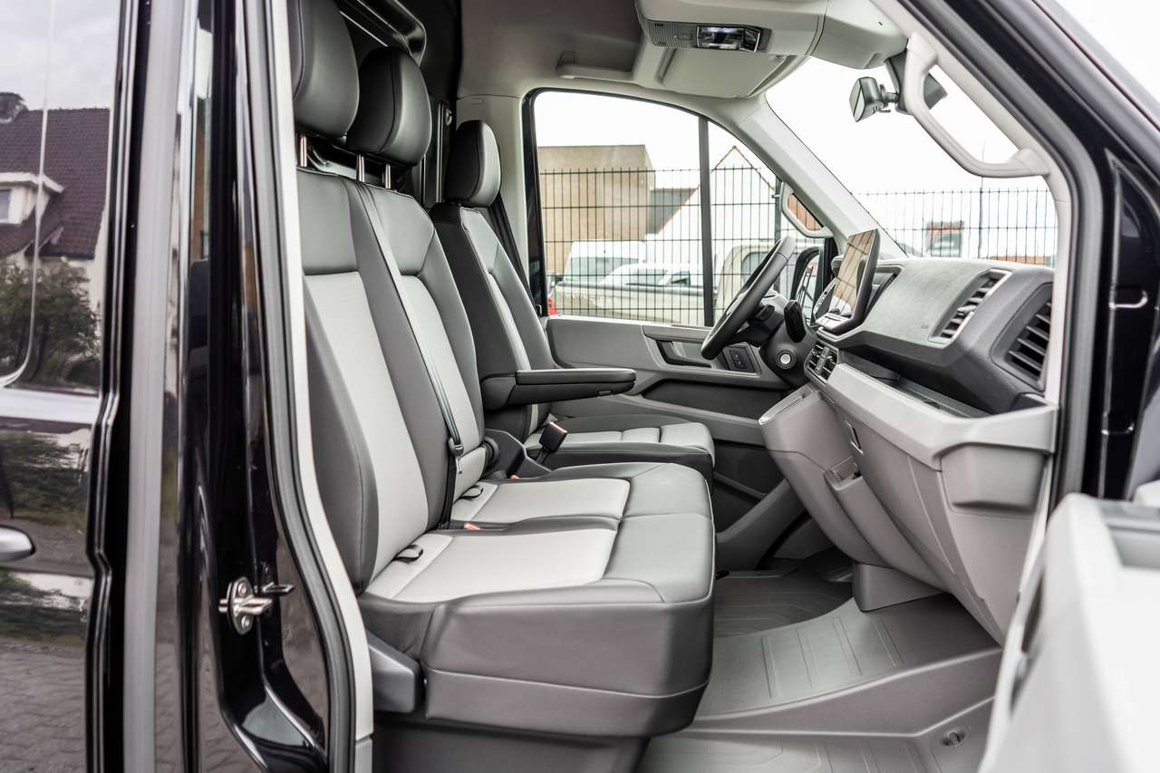 Volkswagen Crafter 35 L3H3 2.0TDI RWD - Automaat- Trekhaak 3500kg / Navigatie/ Camera/ LED - 5j Warranty - 45.300ex — foto 11 van 20