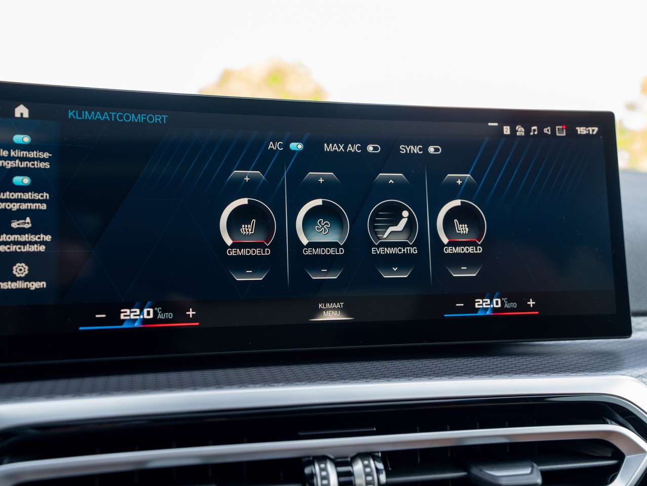 BMW M2 NEW CONDITION/PANORAMA/HEAD-UP DISPLAY/CAMERA/1ST OWNER/BELGIUM CAR — foto 16 van 25