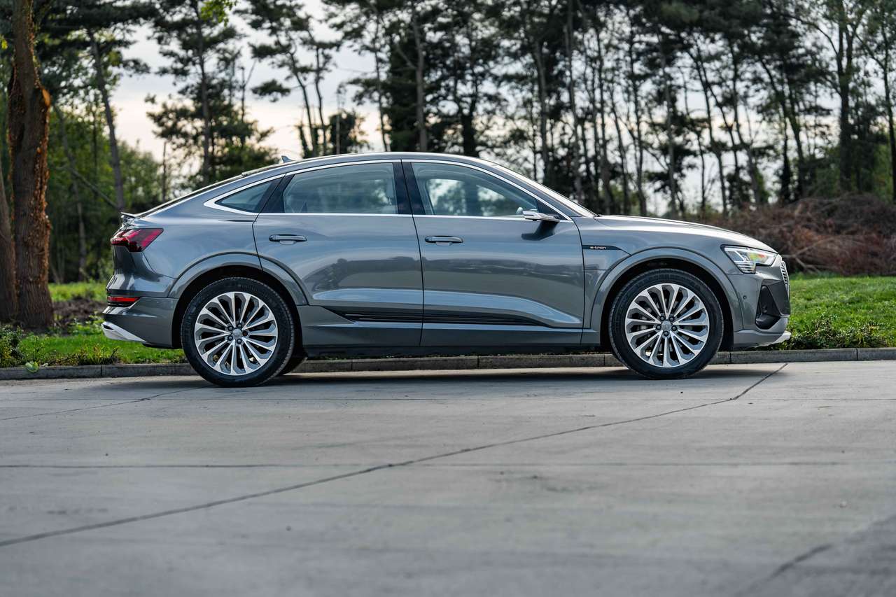 Audi e-tron (2021) — foto 17