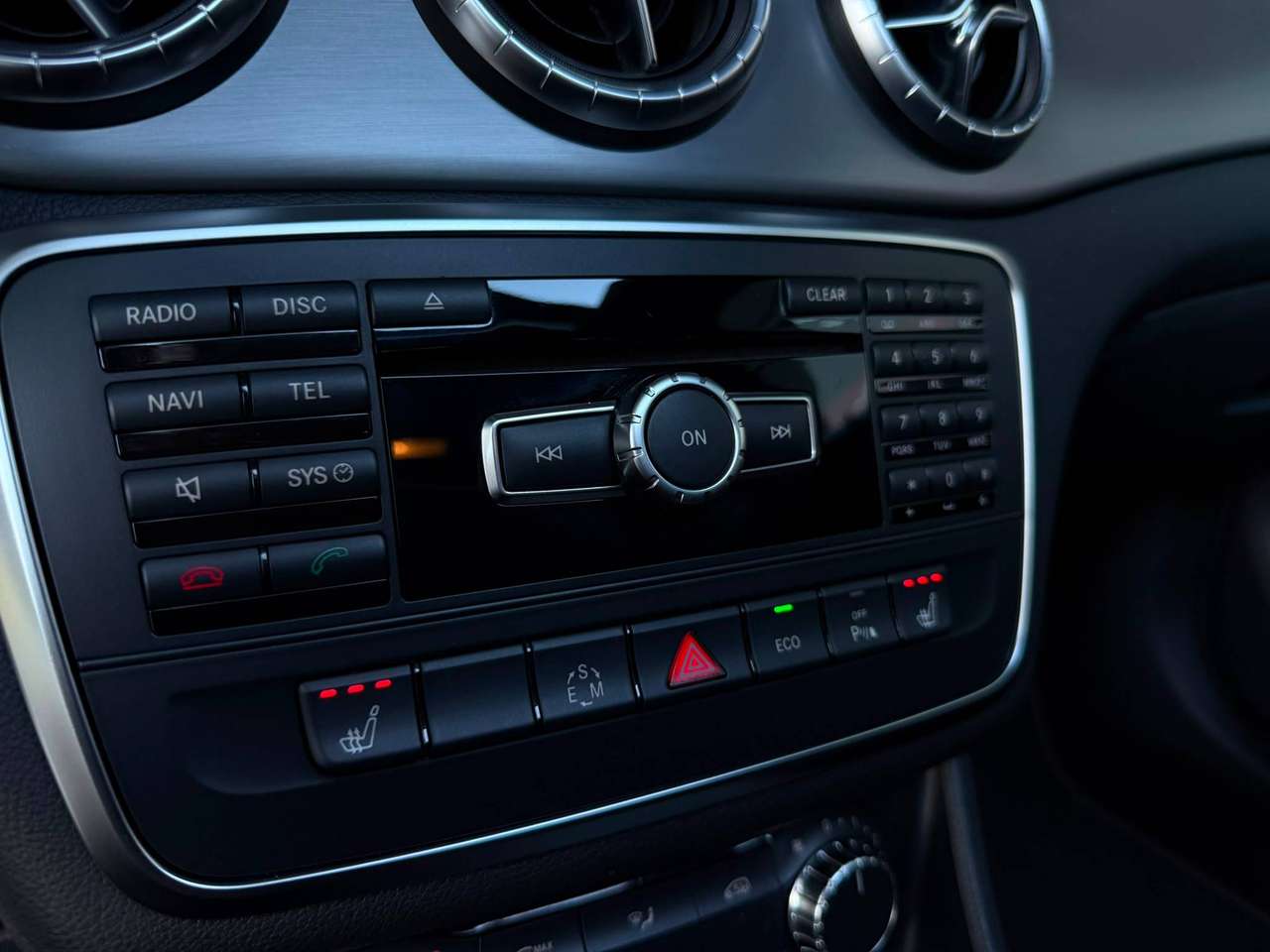 Mercedes-Benz CLA 200 Night Pack AMG LINE — foto 13 van 19