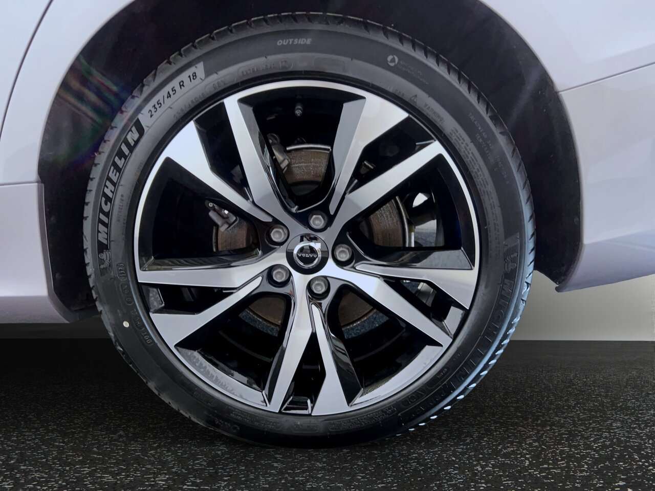 Volvo V60 B4 PLUS DARK/PANO/HEAD-UP /360° — foto 24 van 24