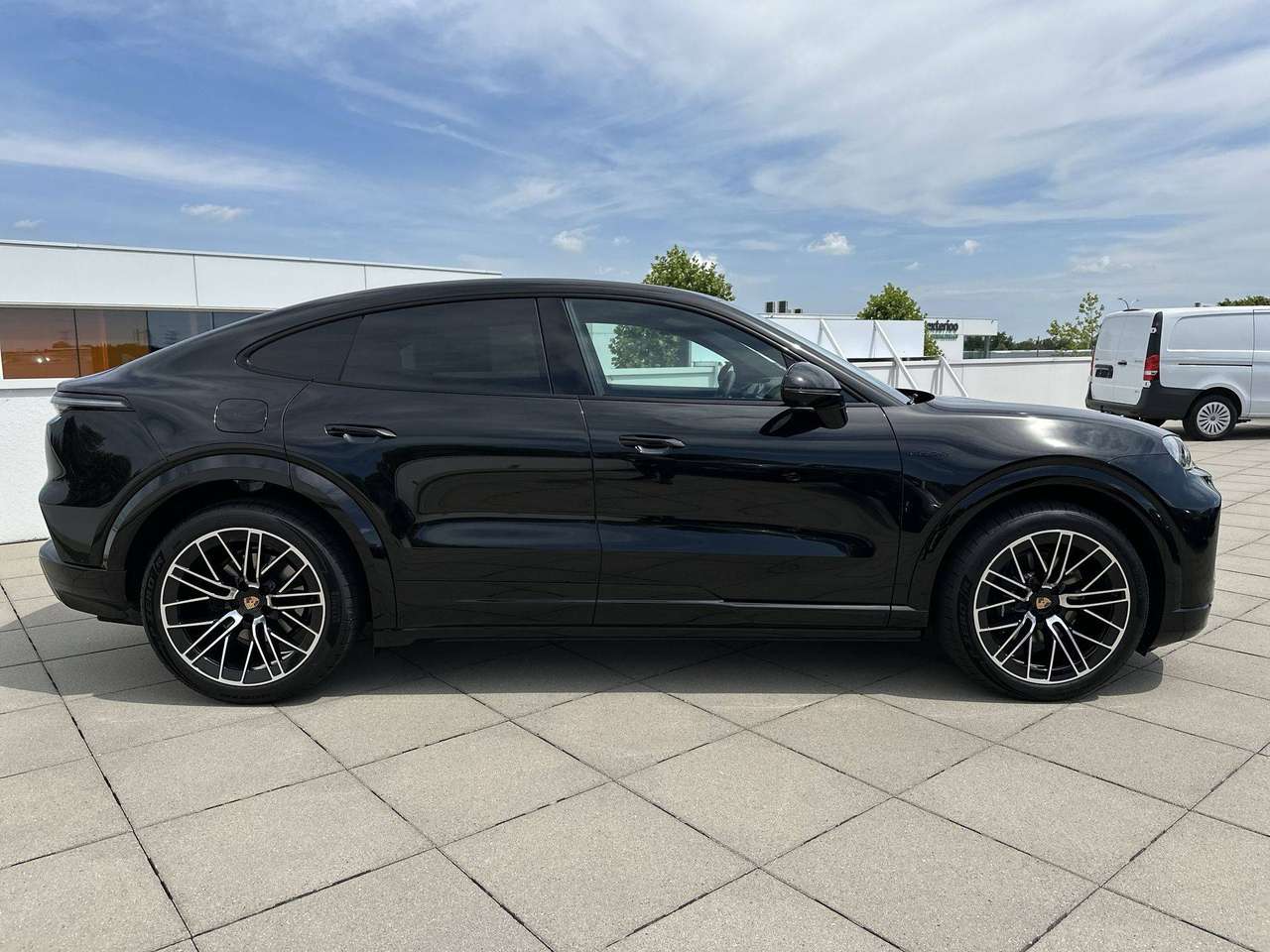 Porsche Cayenne Coupe ELECTRIC Trekhaak  adaptive Sportdesign 22" — foto 4 van 19