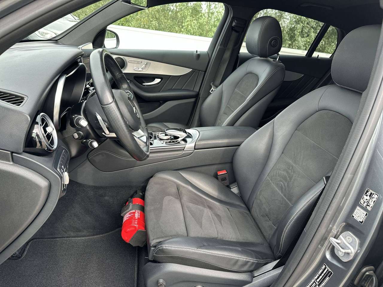 Mercedes-Benz GLC 250 D 4-Matic COUPE  AMG pakket Schuifdak Luchtvering 360° Night Full!!! — foto 11 van 19