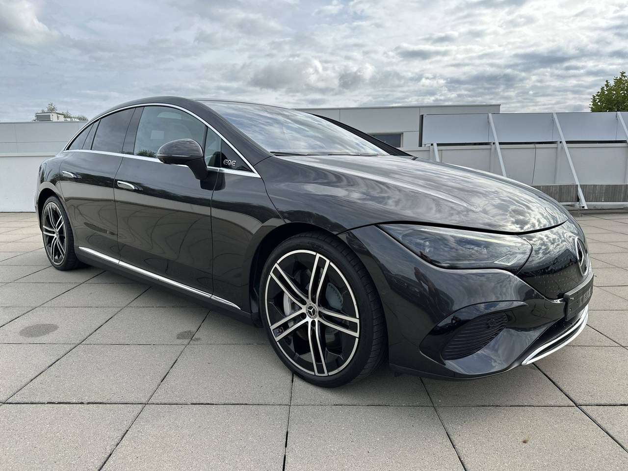 Mercedes-Benz EQE 350 350 Luxury Line Pano Dak Achterasbesturing Burmester — foto 2 van 19