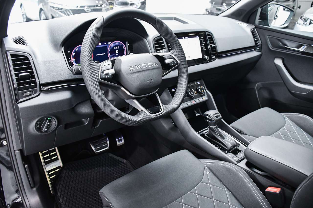 Skoda Karoq Karoq 1.5 TSI ACT Sportline DSG - TREKHAAK / PANO — foto 8 van 21