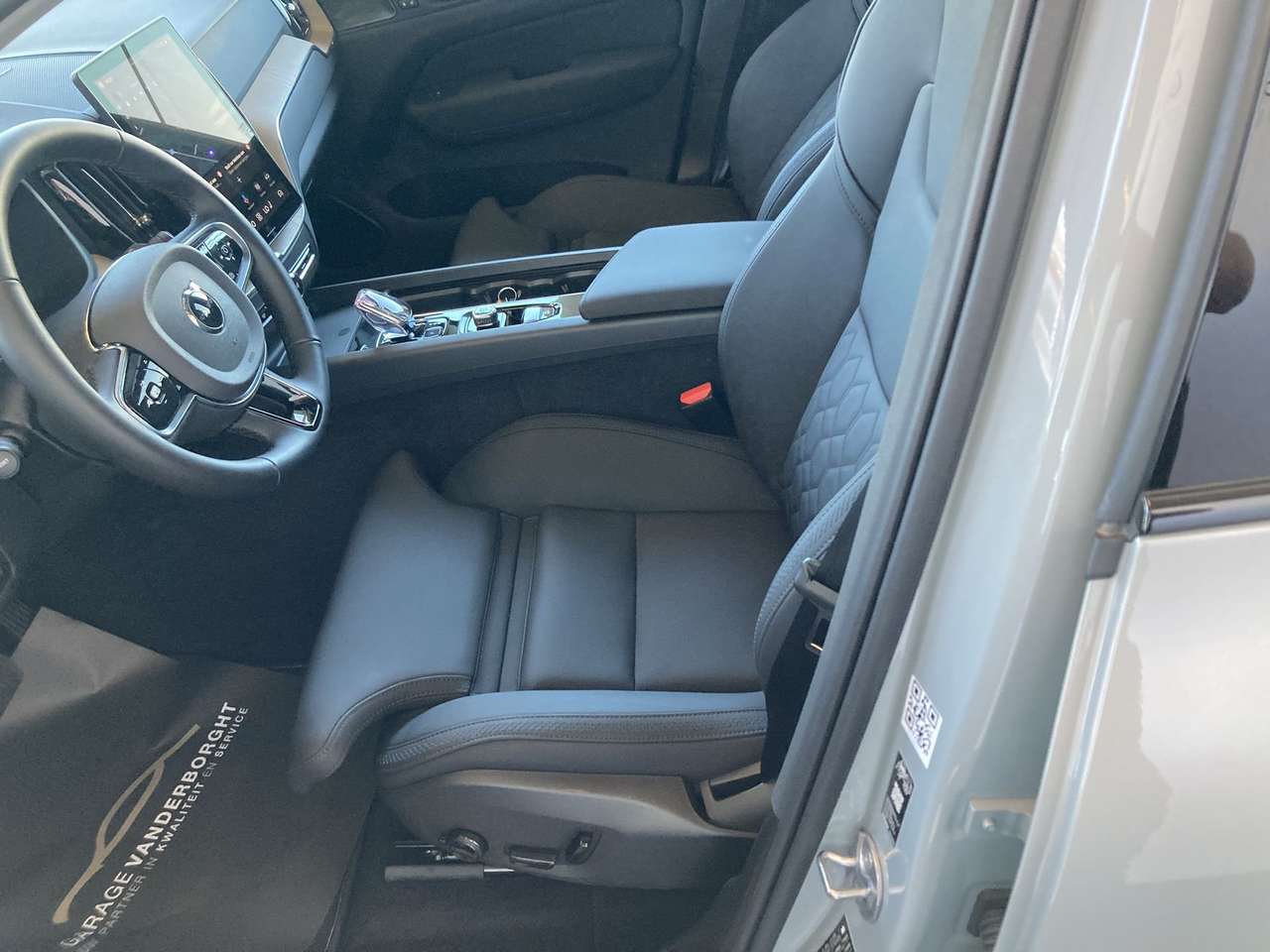 Volvo XC60 PLUS DARK T6 PHEV AWD AUTOMAAT PANO DAK 19000KM!!! — foto 12 van 22