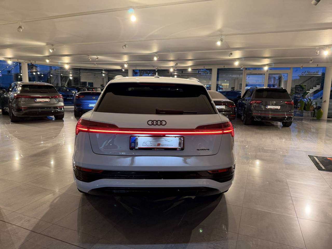 Audi Q8 e-tron QUATTRO 340PK * S-LINE  COMPETITION * BLACK PACK * 22" * LUCHTVERING * CAMERA * SITE ASSIST * ACC * — foto 2 van 25