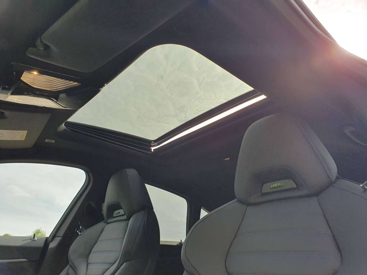 BMW i4 M50 xDrive 544pk 83kWh M-Sport - individual - Laser lights - Pano - trekhaak - SOH 99,2% — foto 12 van 24