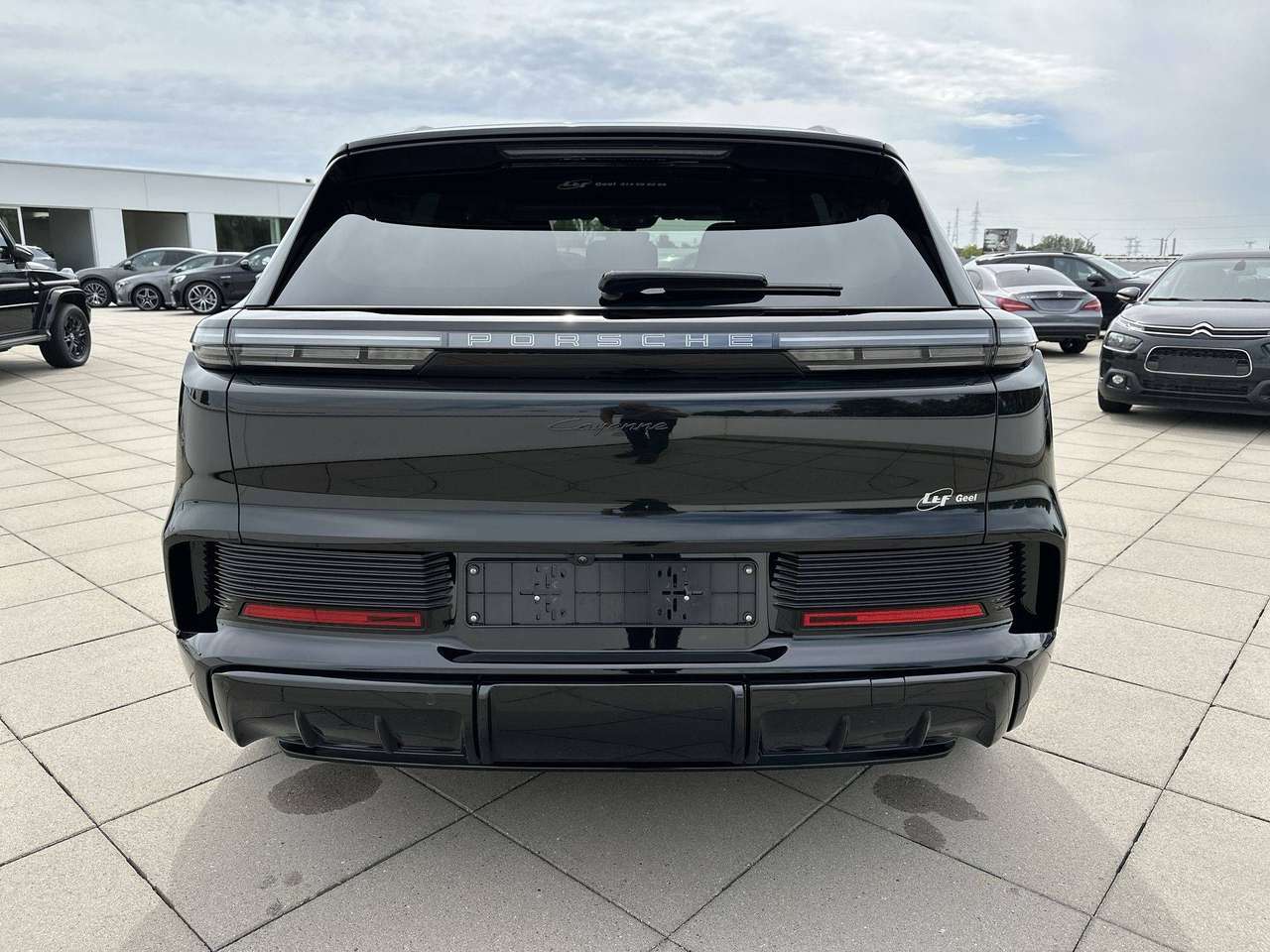 Porsche Cayenne ELECTRIC Trekhaak Pano Dak 22"Achterasbesturing Sport design pakket — foto 6 van 19