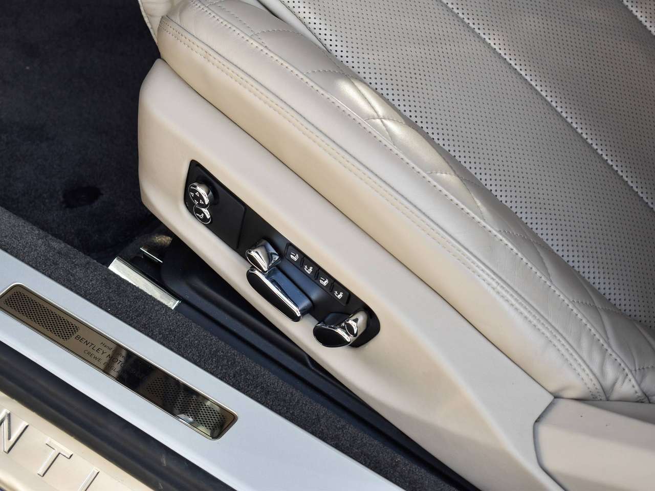 Bentley Continental GT 6.0 BiTurbo W12 / New Model / Sequin Blue / Full History — foto 11 van 25