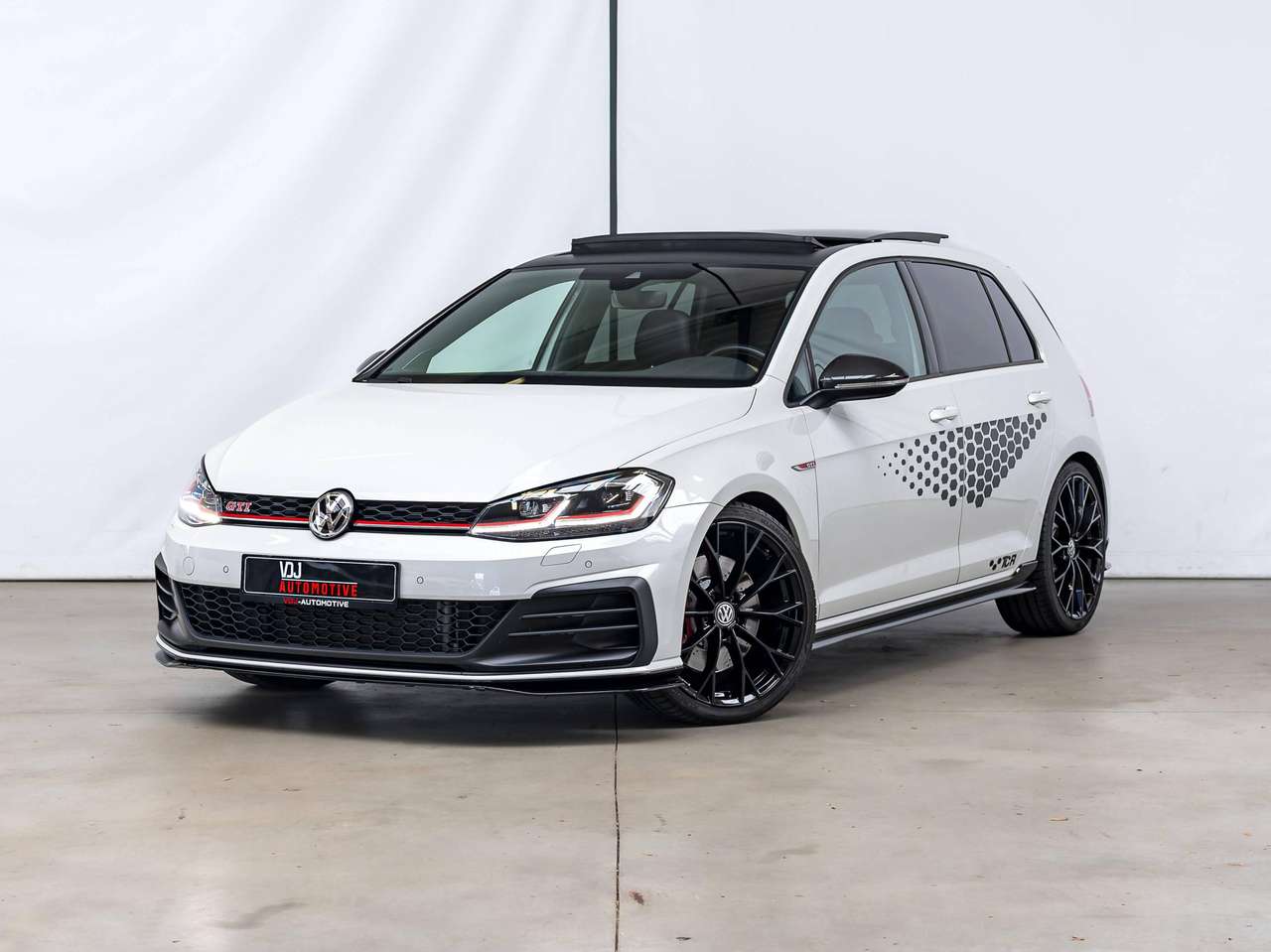 Volkswagen Golf GTI TCR|VOORKANT PPF BESCHERMD|AKRAPOVIC|PANO|CARBON|DYN-AUDIO-SYSTEEM|CAMERA|ZETELVERW.|ACC|LA|GARANTIE|