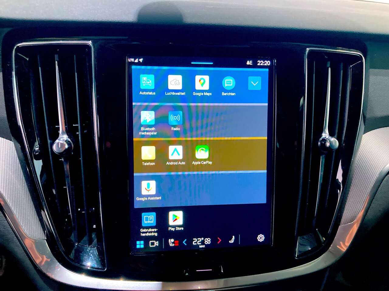 Volvo V60 B4 PLUS DARK + HK + 360° + 18” — foto 18 van 25