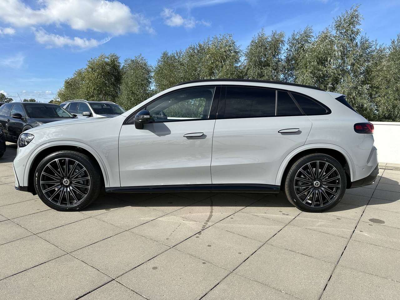Mercedes-Benz GLC 400 4M ELECTRIC/ACHTERASBESTURING/AMG/RIJASSIST/PANODAK/AIRMATIC/TREKH/BURMESTER — foto 3 van 19