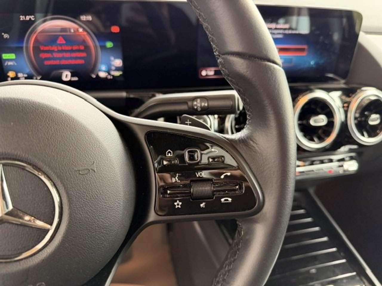 Mercedes-Benz GLA 250 250e PLUG-IN HYBRID AUTOMAAT PANO OPEN DAK — foto 18 van 22