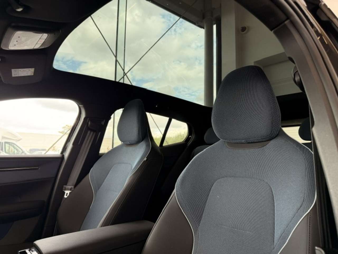 Volvo EX30 ULTRA EXTENDED RANGE+PANO DAK — foto 17 van 22