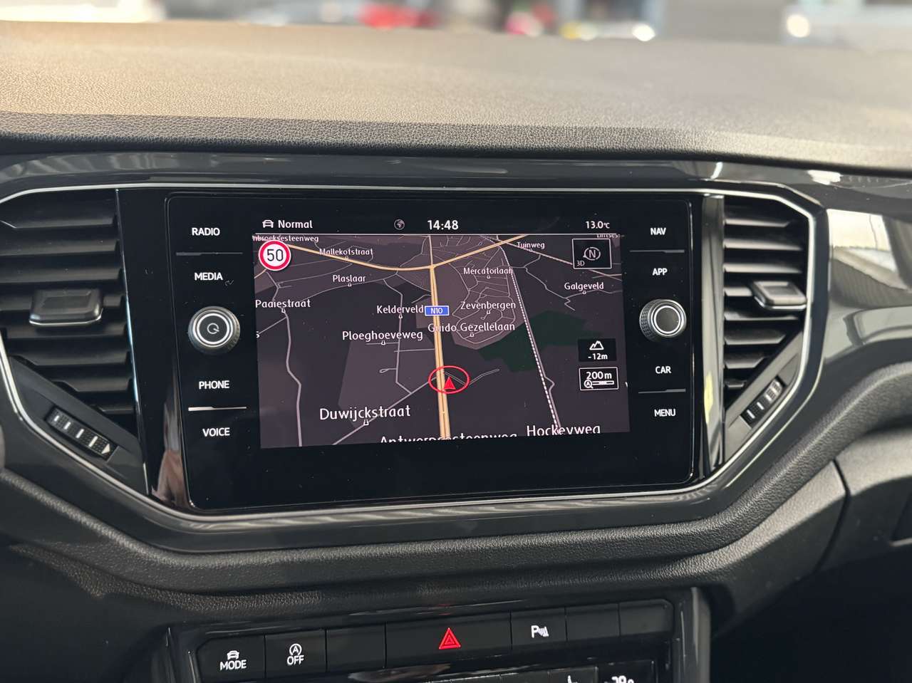 Volkswagen T-Roc 1.5 TSI R-Line DSG/Automaat — foto 13 van 17