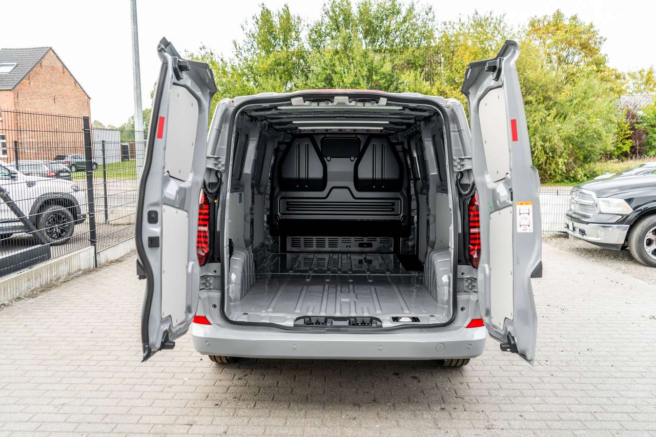 Volkswagen T7 Transporter 2.0TDi L2 Automaat - Adaptive cruise control / Zetelverwarming - 36.000ex — foto 5 van 15