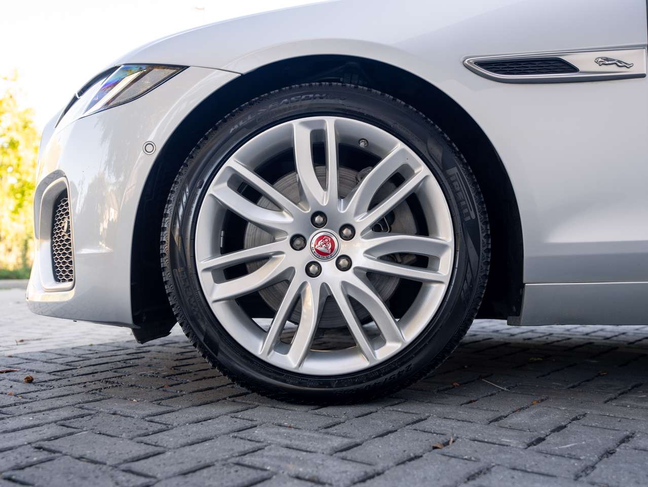 Jaguar XF XF 2.0 T P250 R-Dynamic SE — foto 11 van 21