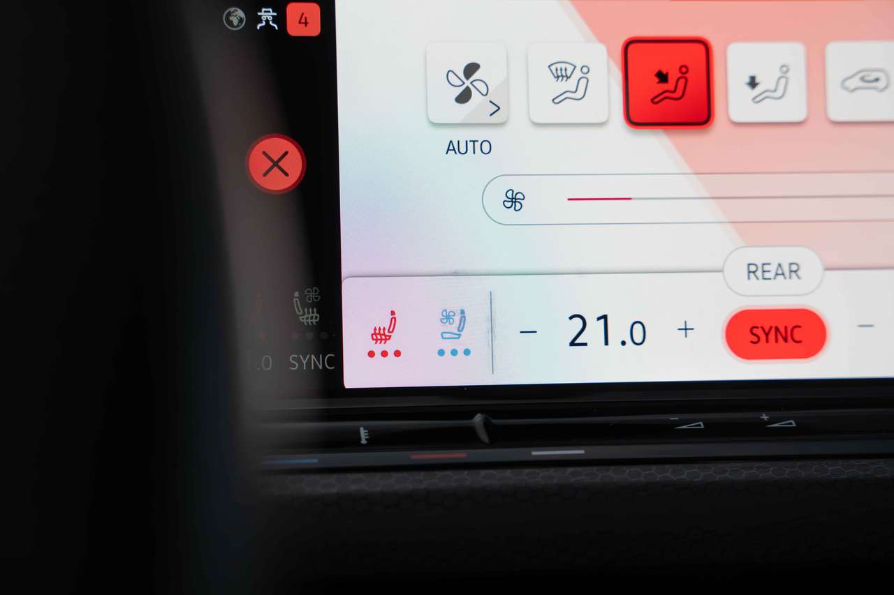 Volkswagen Golf GTI Clubsport PANO/AKRA/IQLIGHTS/H&K/HUD/MEMORY/CAMERA — foto 22 van 25