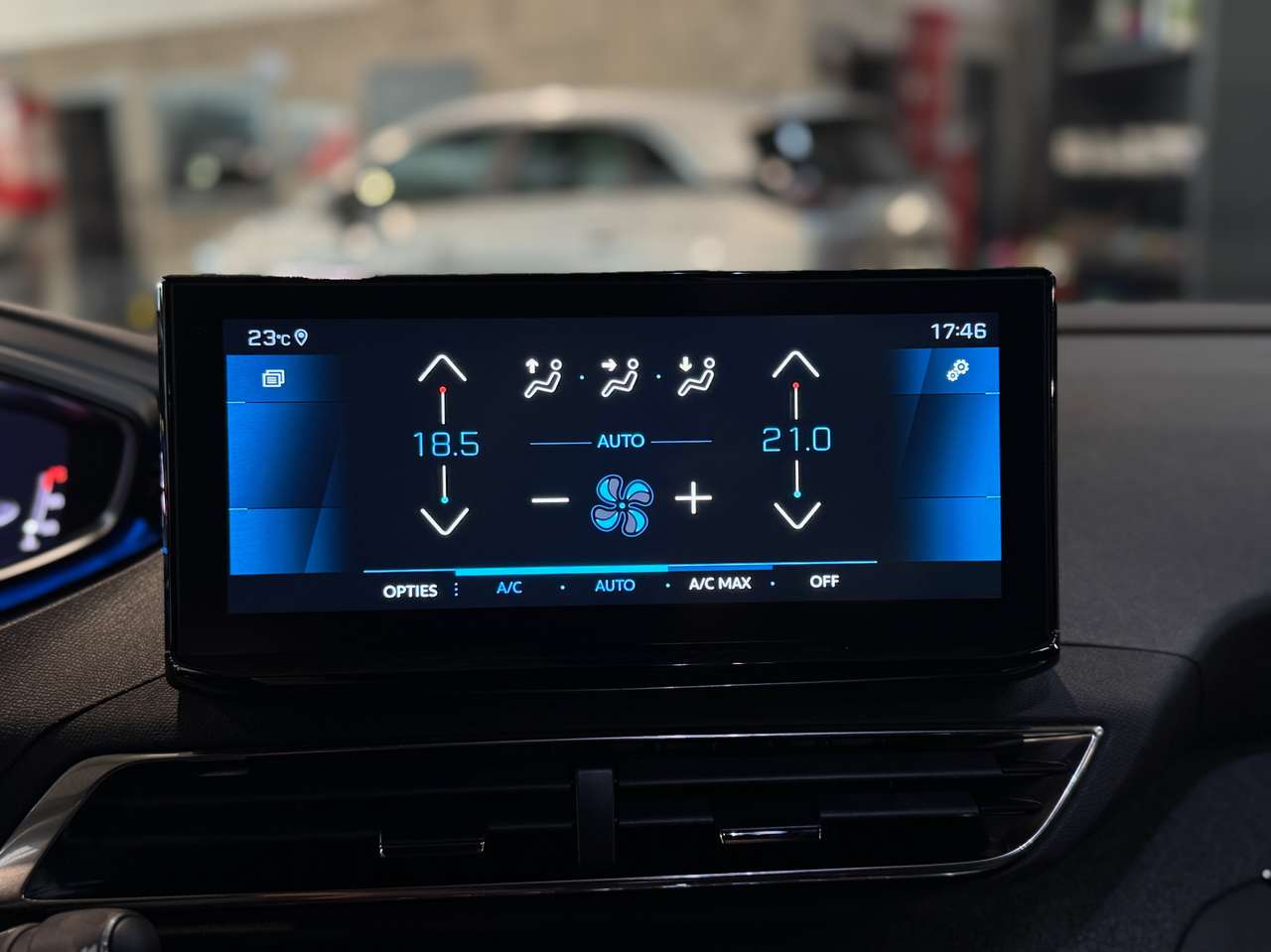 Peugeot 5008 1.2 PureTech Allure Pack — foto 15 van 18