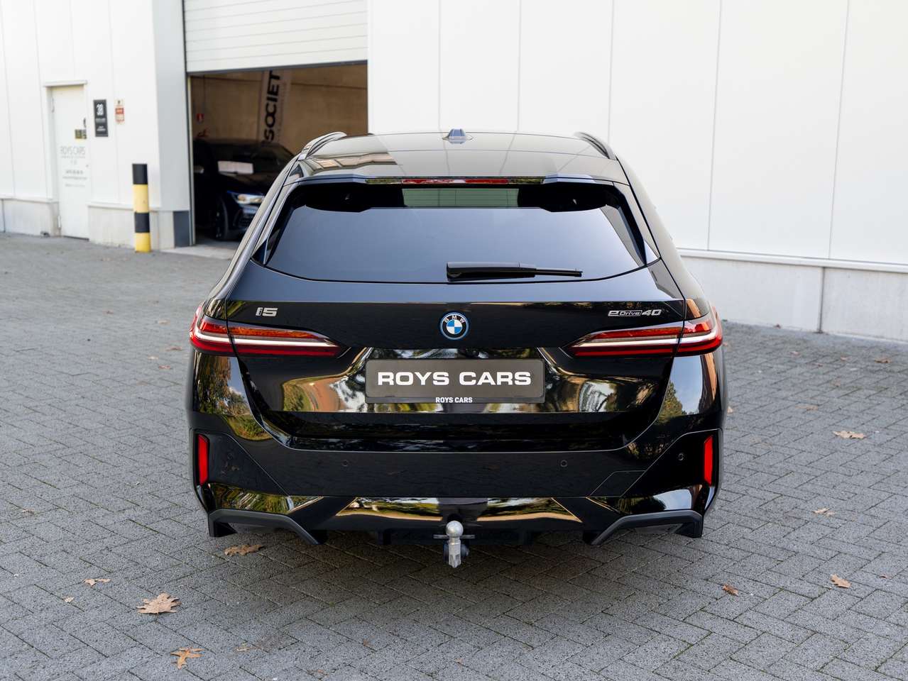 BMW i5 i5 Touring 83.9 kW eDrive40 - ACC/PANORAMA/TREKHAAK/HEAD-UP/KEYLESS/ZETELKOELING/360 CAMERA/HARMAN KARDON SOUND SYSTEM — foto 6 van 25