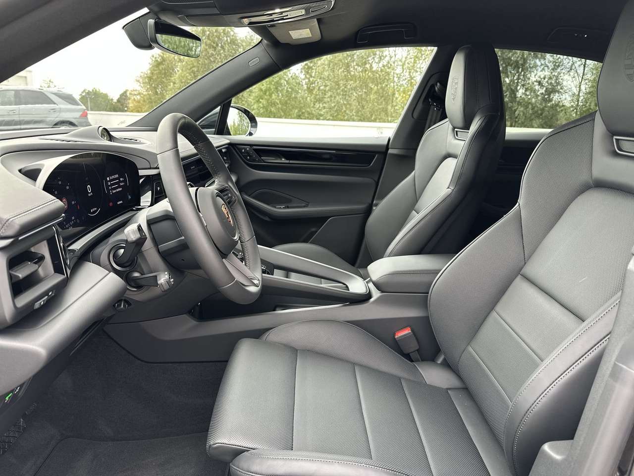 Porsche Macan 4ELEK/LUCHTVER/20"/TREKH/BOSE/LEDERPAKKET — foto 17 van 18