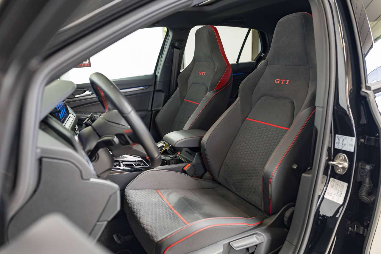 Volkswagen Golf GTI CLUBSPORT|AKRAPOVIC|PANO|IQLIGHTS|ALCANTARA|HEATEDSEATS|KEYLESS|ACC|LA|GARANTIE| — foto 25 van 25